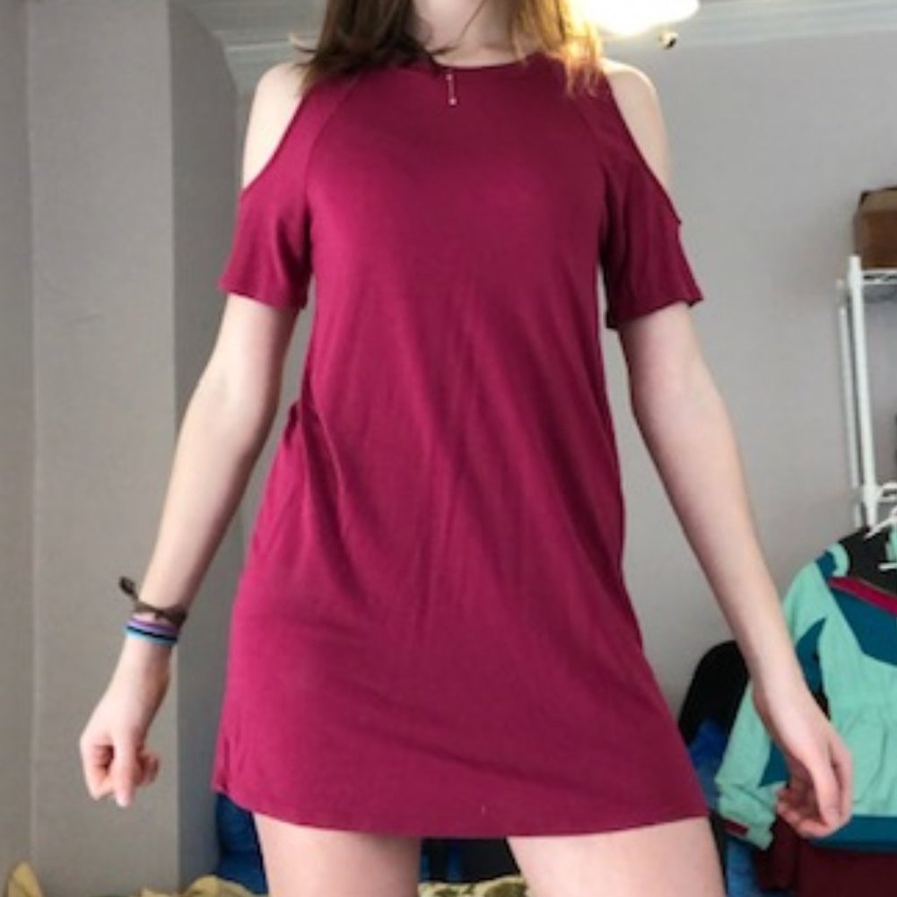 Spring open shoulder burgundy dress